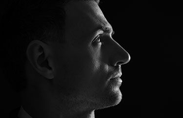 Chirurgie esthétique du nez asymétrique pour les hommes - Dr Marchac Paris 16